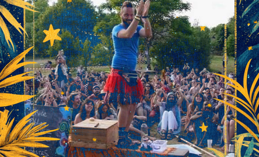 Baptiste alias Walou animant une lecture publique de poésies et annonces au Lez'Art Festival 2025.