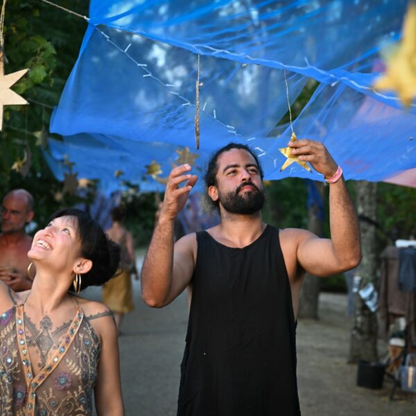 Danse libre au festival Ecstatic Dance Lez’Arts en France