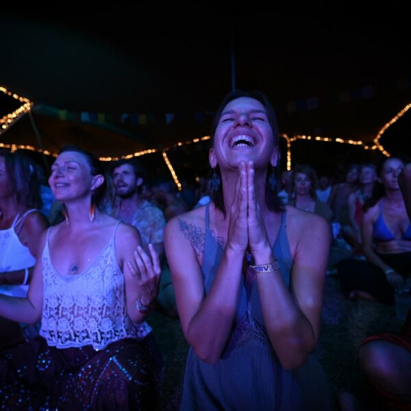 Danse libre au festival Ecstatic Dance Lez’Arts en France