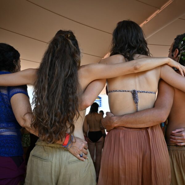 Danse libre au festival Ecstatic Dance Lez’Arts en France