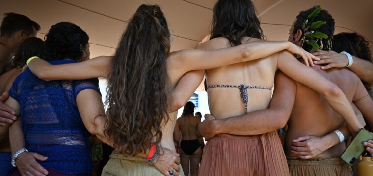 Danse libre au festival Ecstatic Dance Lez’Arts en France