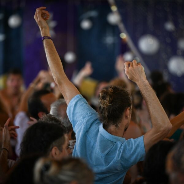Danse libre au festival Ecstatic Dance Lez’Arts en France
