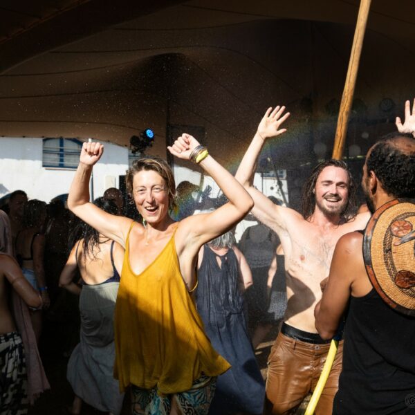Danse libre au festival Ecstatic Dance Lez’Arts en France