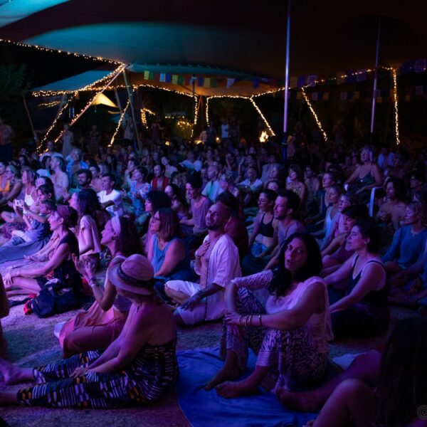 Danse libre au festival Ecstatic Dance Lez’Arts en France