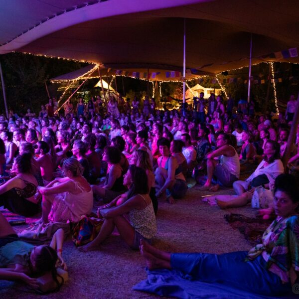 Danse libre au festival Ecstatic Dance Lez’Arts en France